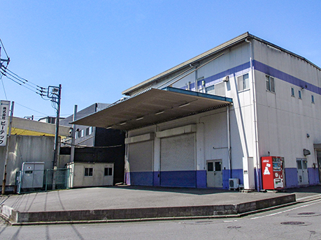 青島鈴誠妝器有限公司 化妝品玻璃容器 高檔玻璃瓶 玻璃瓶制造廠商 日本企業(yè)生產(chǎn)化妝品玻璃容器 山東玻璃瓶生產(chǎn) 香水瓶制造 膏霜乳液容器 包裝容器 大克重化妝品玻璃瓶 優(yōu)質(zhì)玻璃瓶供應(yīng)商